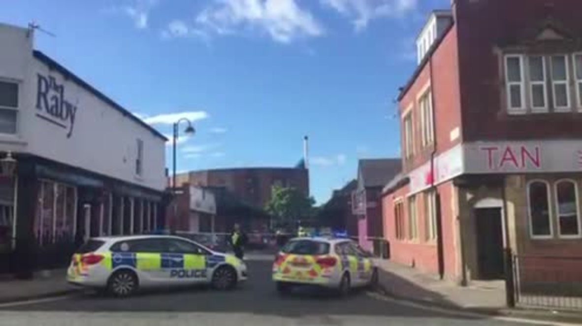 UK: Knifeman takes job-centre staff hostage in Newcastle