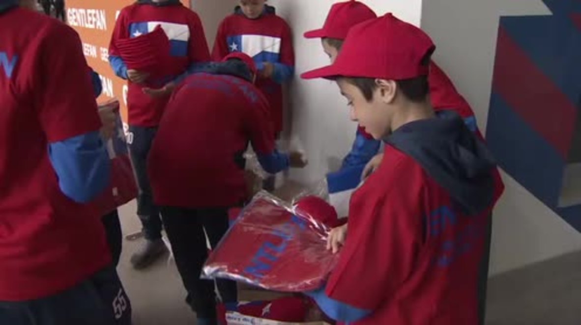 Russia: Chilean fans greeted by young footballers ahead of friendly against Russia