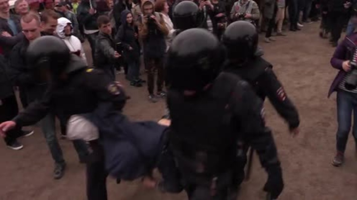 Russia: 500 detained at unauthorised anti-corruption demo in St. Petersburg