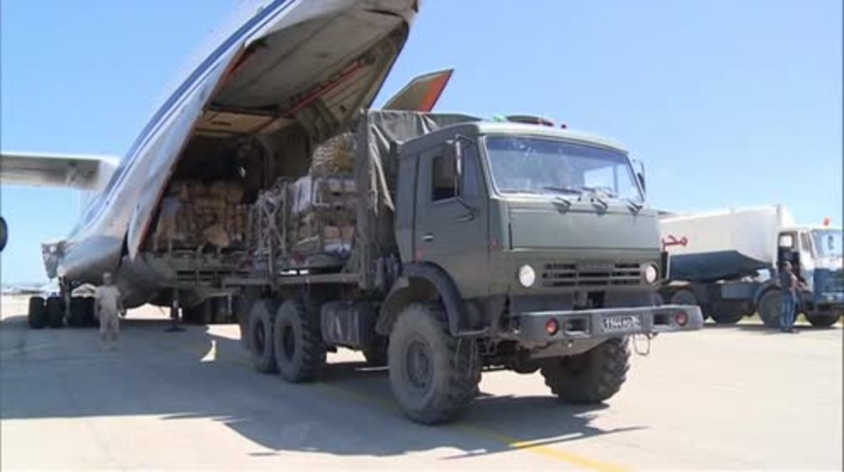 Syria: Russian Il-76 airdrops humanitarian aid over Deir ez-Zor