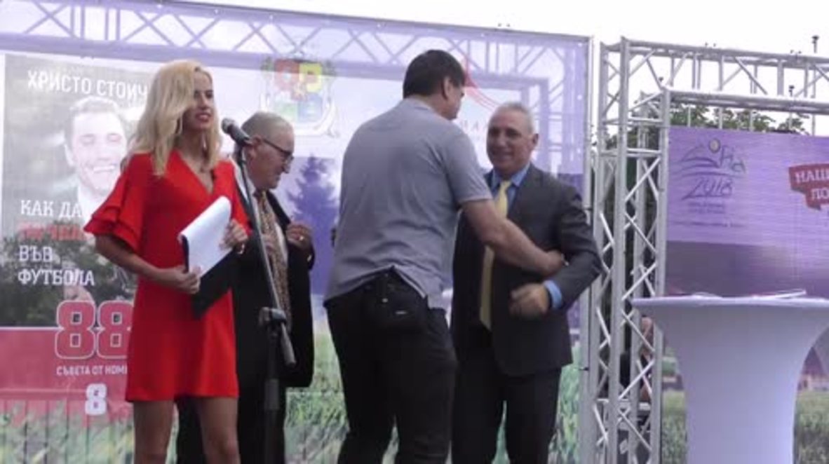 Bulgaria: Former Barca star Stoichkov shares football 'tricks' at book presentation