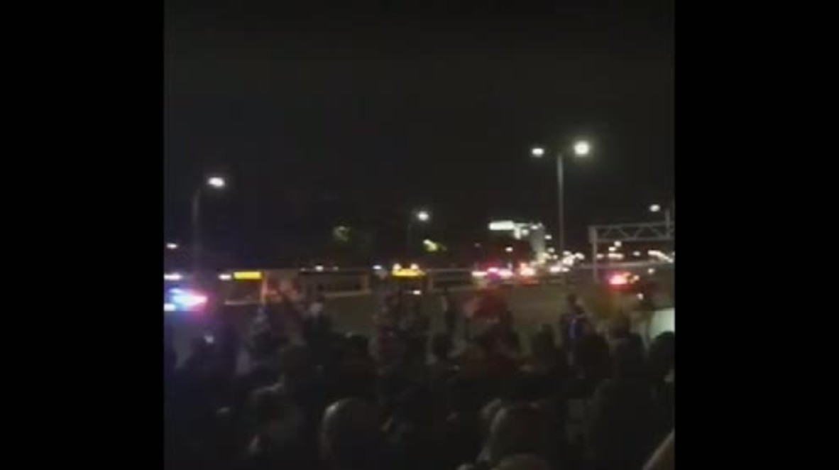 USA: Thousands block freeway in St. Paul following acquittal of officer who shot Philando Castile