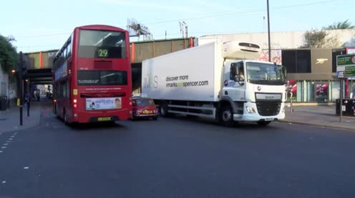 UK: Roads around Finsbury Park Mosque reopen following attack