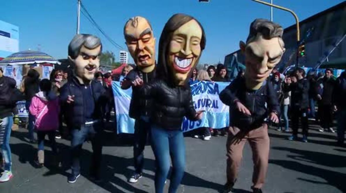 Argentina: Kirchner takes aim at Macri as she launches new party