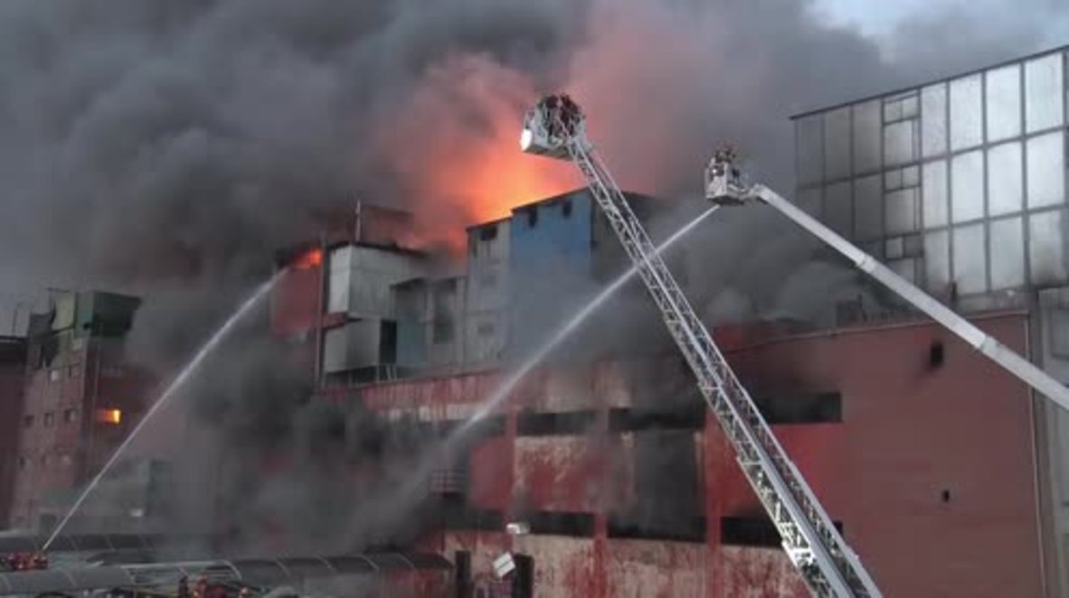 Peru: At least 40 injured as fire tears through Lima building complex