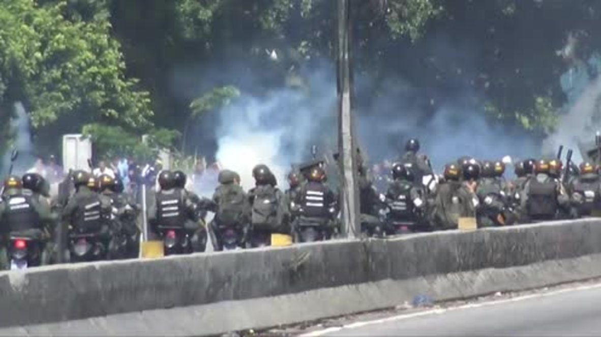 Venezuela: Police on motorbike battle anti-Maduro protesters as unrest continues in Caracas