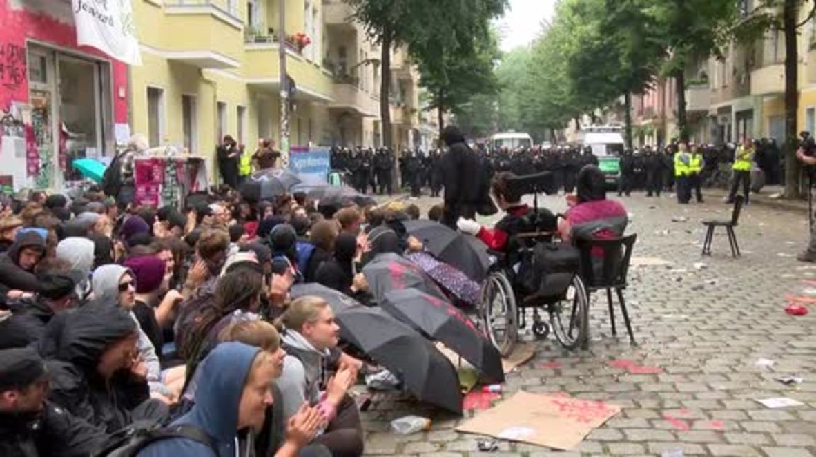 Germany: Riot police clash with protesters delaying Berlin eviction