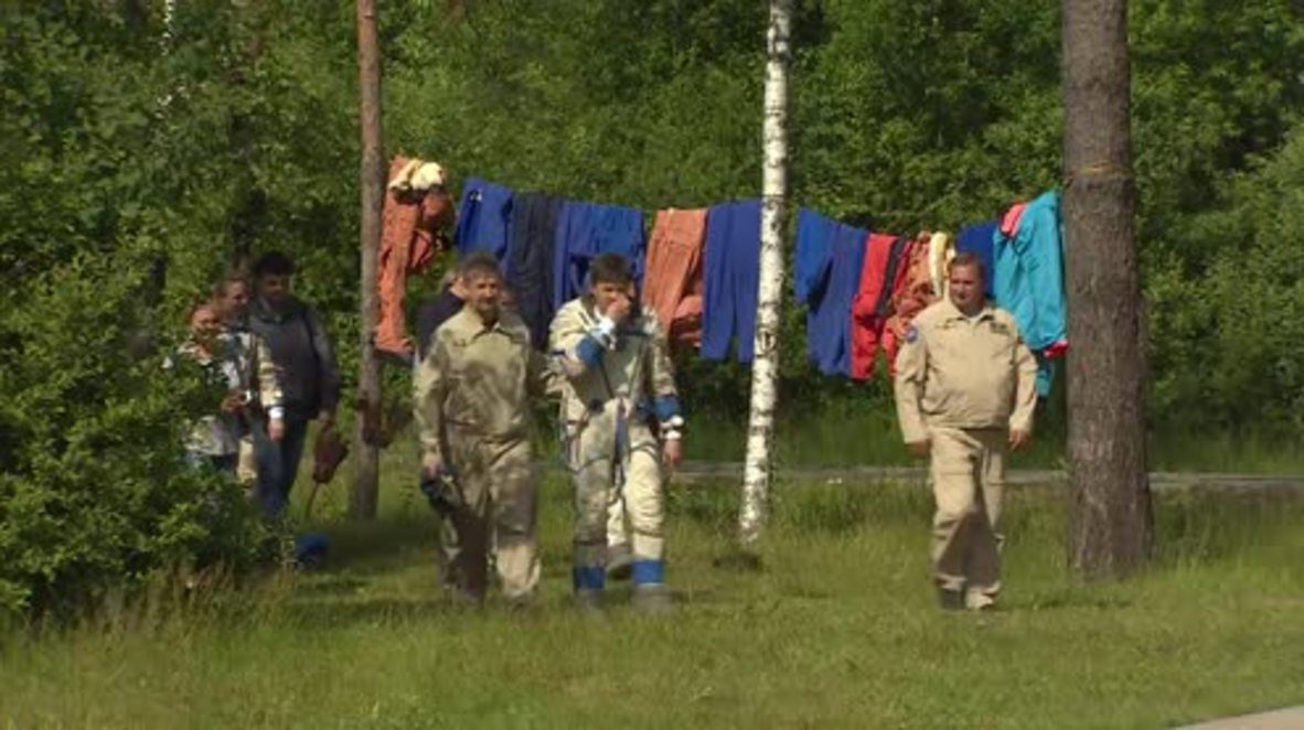 Russia: ISS 58/59 mission carries out evacuation trainings in water