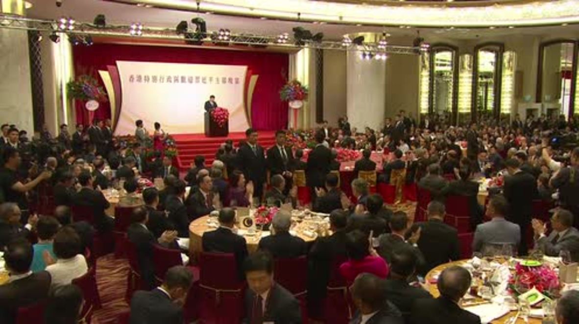 Hong Kong: Xi Jinping praises HK's achievements at banquet