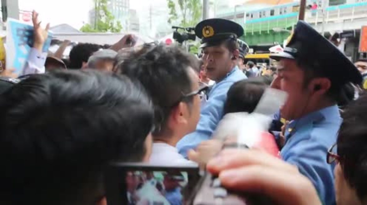 Japan: Anti-Abe protesters scuffle with police as PM holds Tokyo election rally