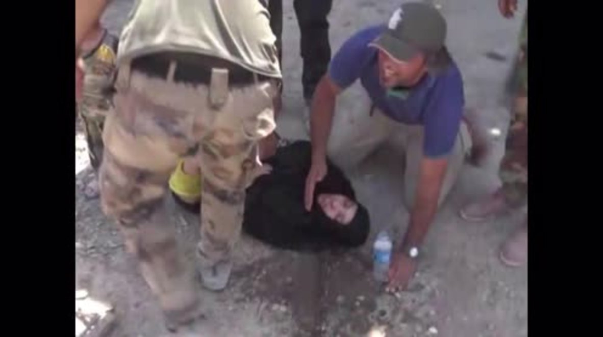 Iraq: Thousands flee Mosul’s Old City as army begins final push against IS *GRAPHIC*