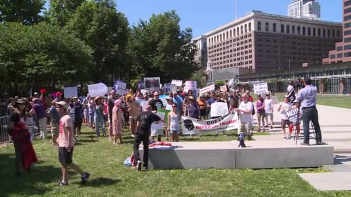 USA: Protesters hold Trump impeachment rally in Philadelphia