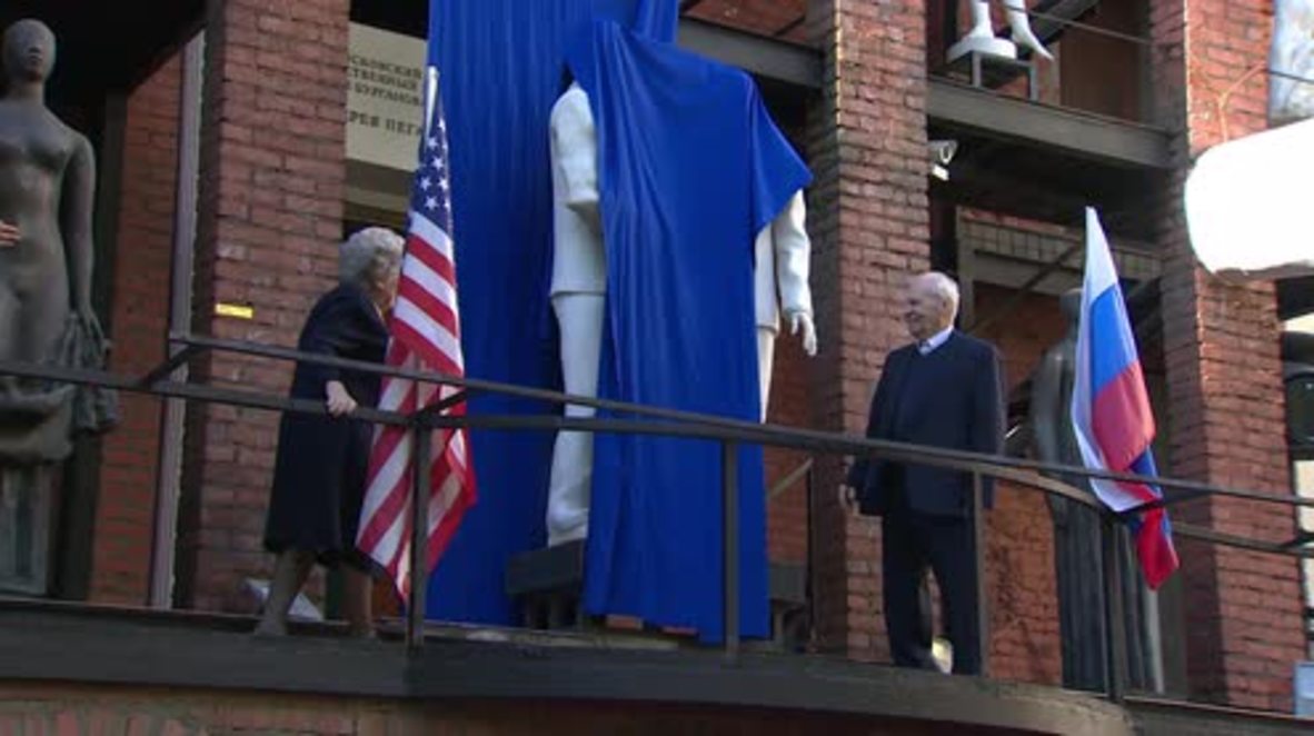 Russia: Reagan-Gorbachev sculpture unveiled ahead of Putin-Trump meeting