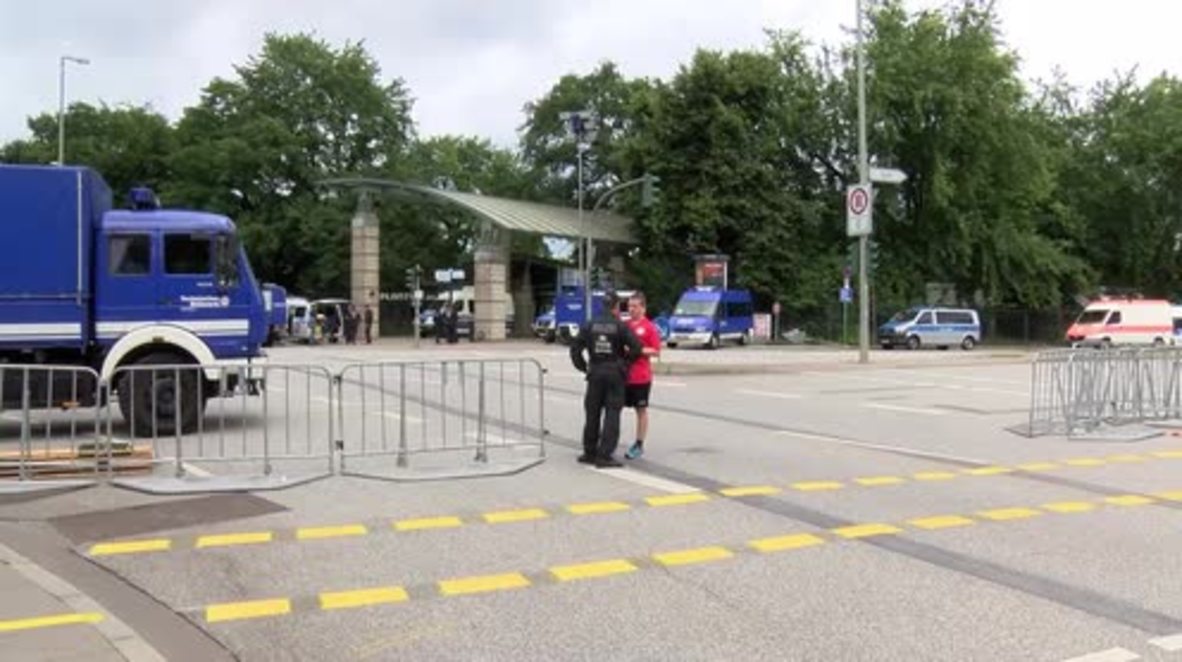 Germany: Hamburg Interior Minister heckled while speaking about G20 security