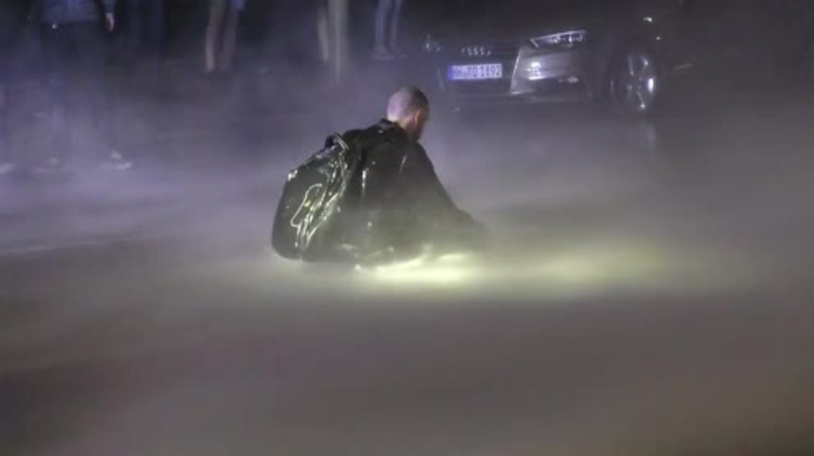 Germany: Water cannon blasts sitting protester, at anti-G20 demonstration