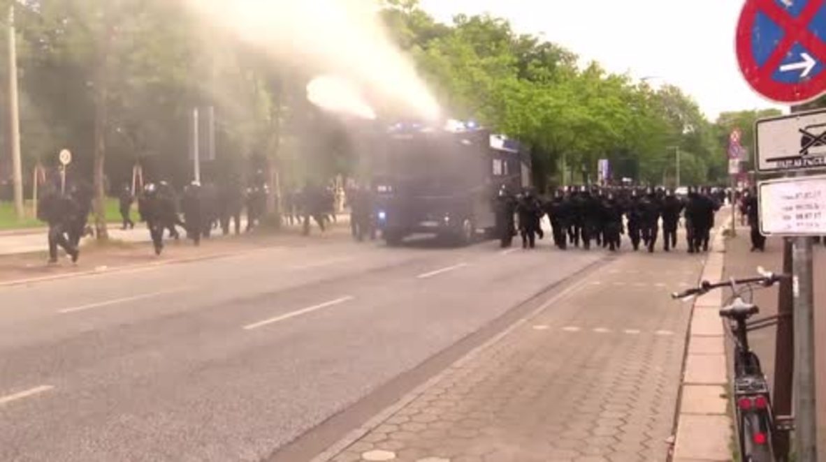 Germany: Police blast protesters with water cannon in G20 demonstration