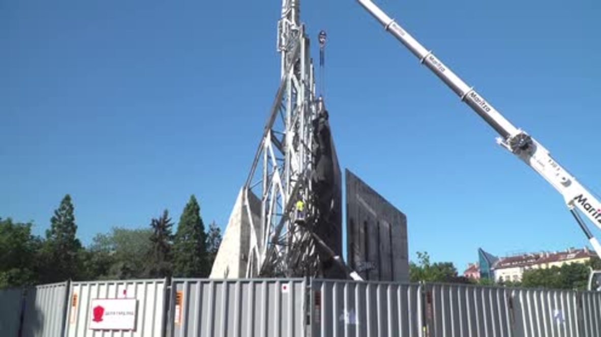 Bulgaria: Communist-era monument's removal divides Sofia residents