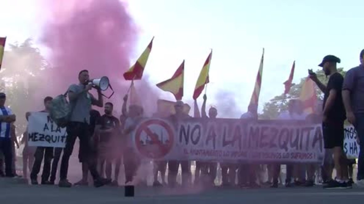 Spain: Protesters rally against mosques in Barcelona