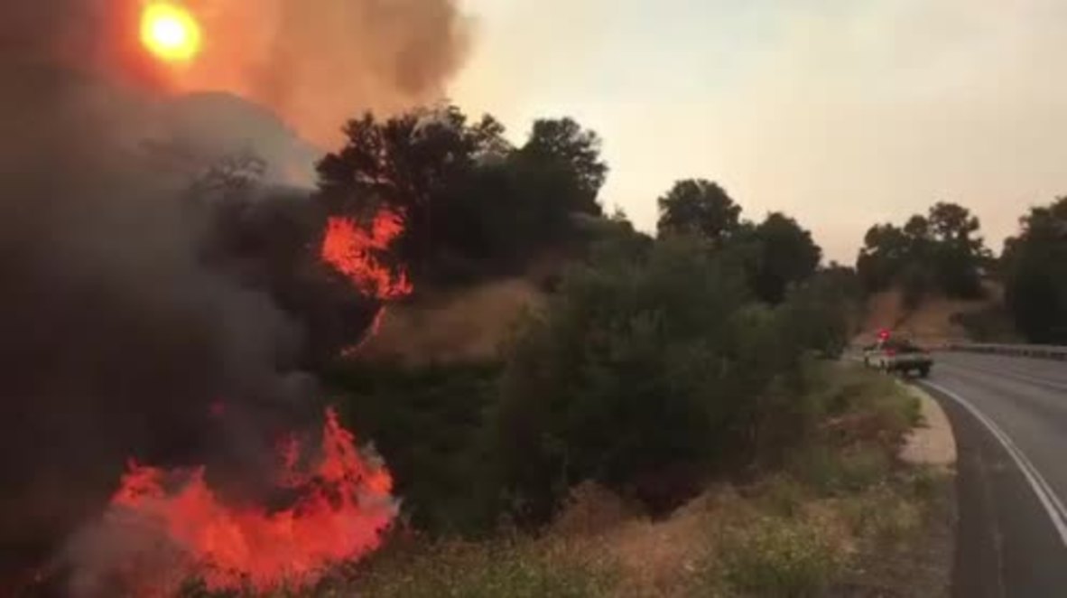 USA: Huge forest fire force evacuations in Santa Barbara
