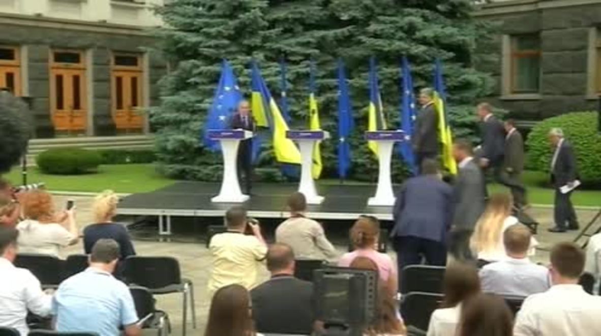Ukraine: Poroshenko kicks off Ukraine-EU Summit alongside 'hungry' Juncker