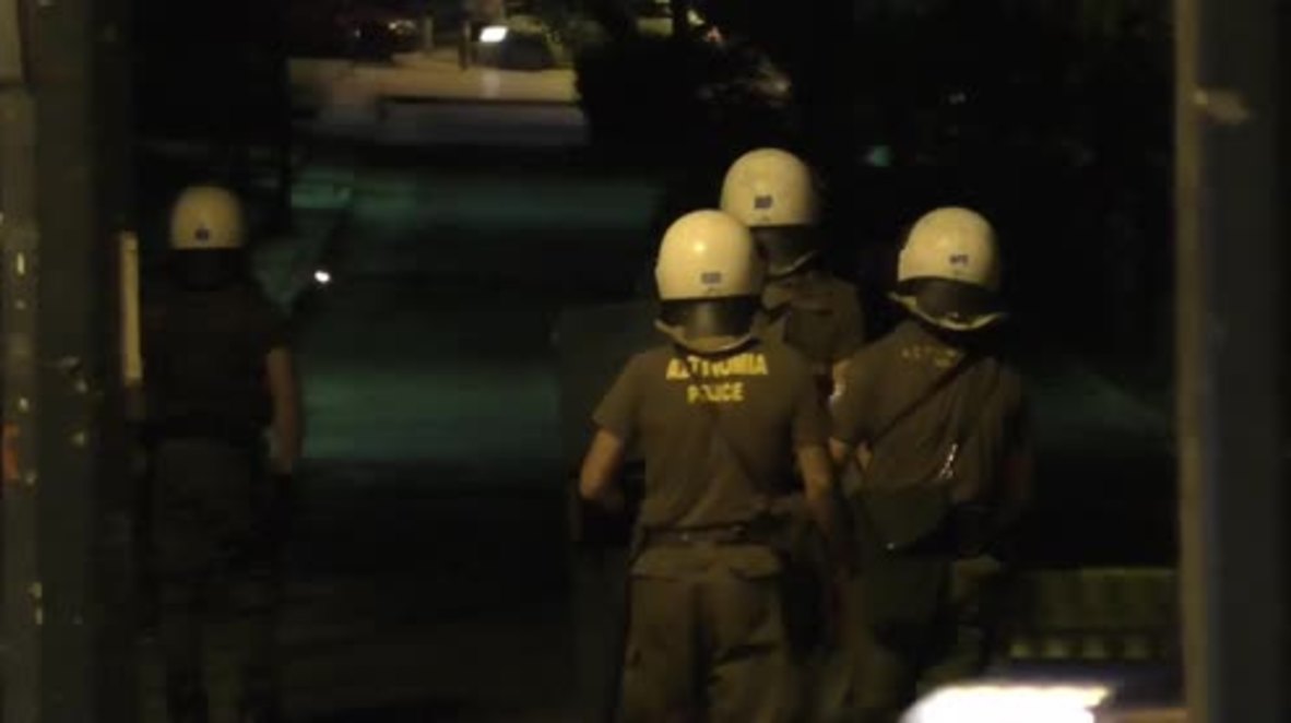 Greece: Students throw Molotov cocktails at police at Athens polytechnic