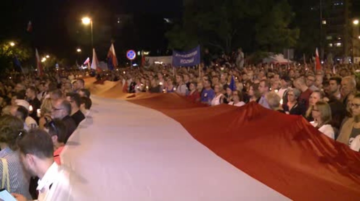 Poland: Protesters hold giant Polish flag outside parliament against judicial reforms