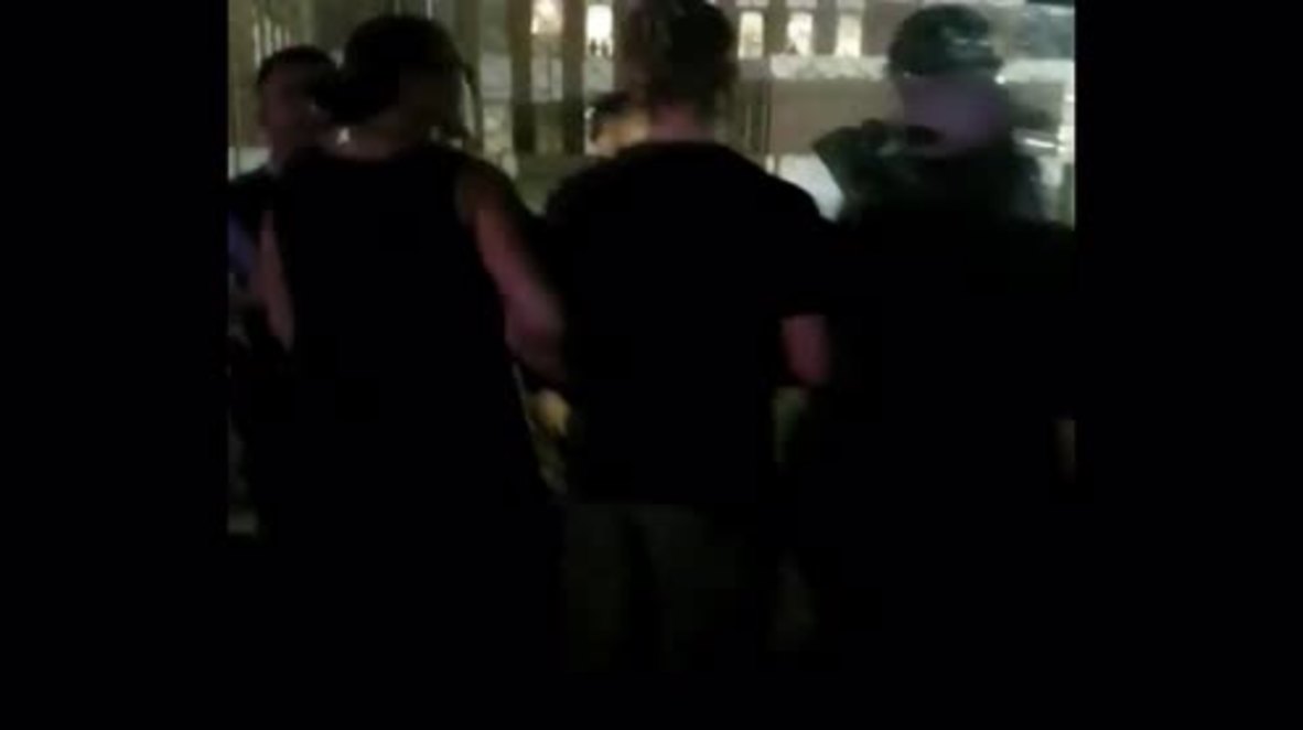 USA: Police push back protesters outside St. Louis County Jail