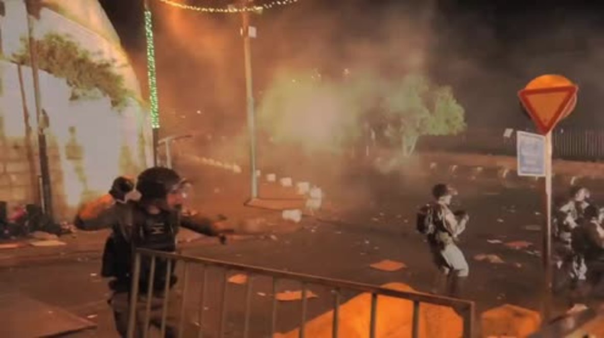 East Jerusalem: Clashes erupt between Israeli police and worshippers at night-time prayer near Lion's Gate