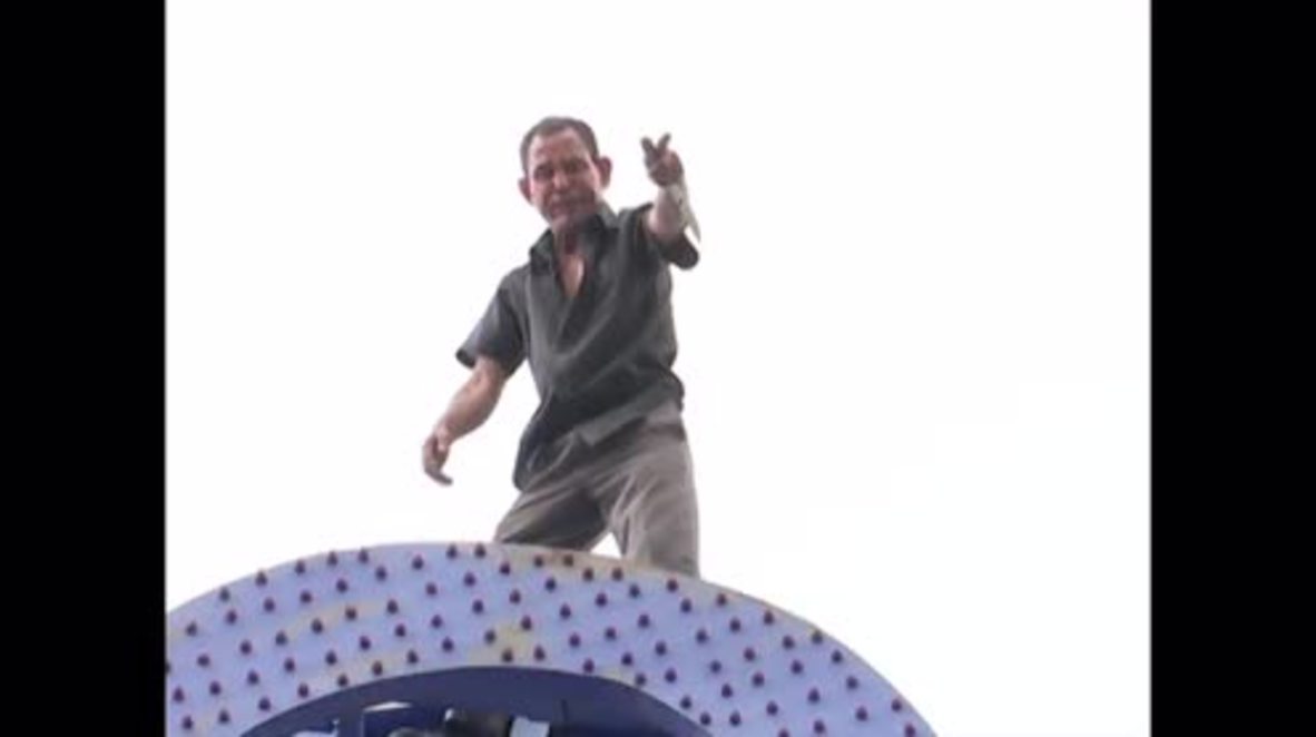 Nicaragua: Police remove suicidal man from Tree of Life sculpture in Managua