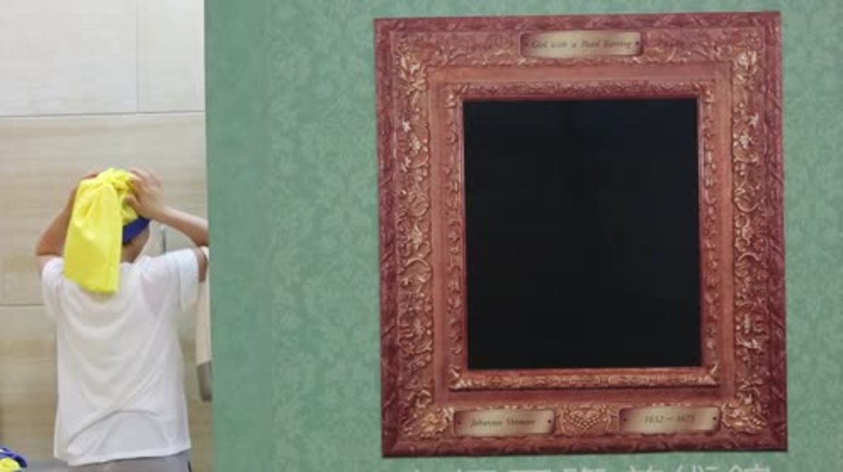 Japan: Isn't that in the Louvre? Become Mona Lisa for a day at gallery of replica masterpieces