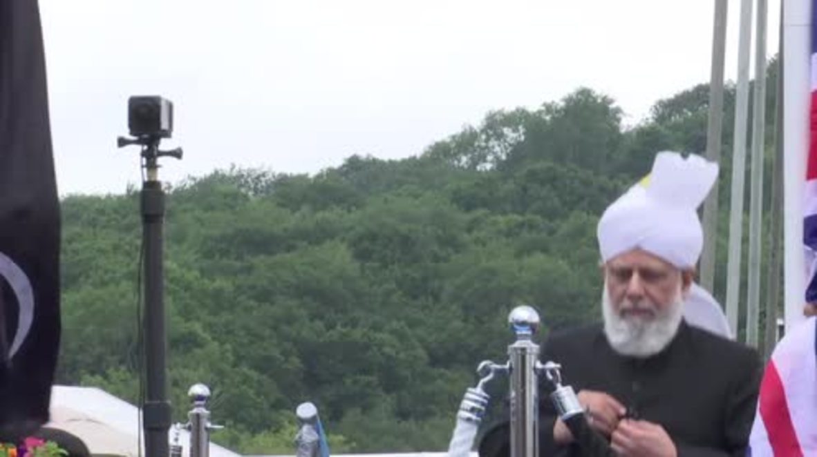 UK: British and Islamic flags raised together for 51st Jalsa Salana convention