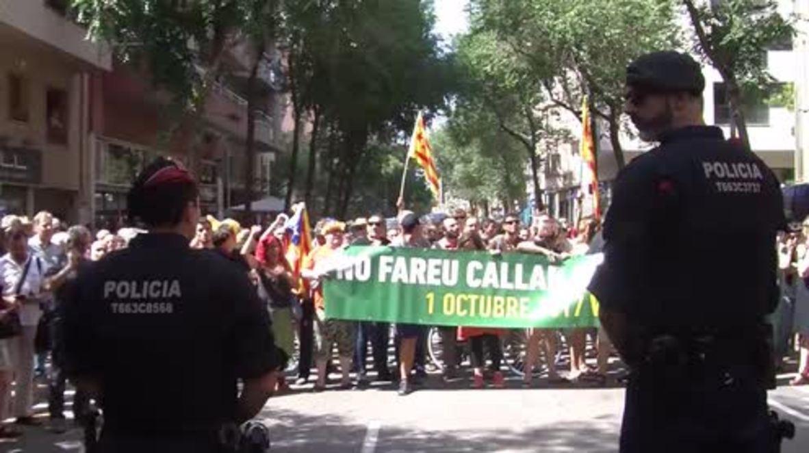 Spain: Secessionists and unionists face off over Catalan politicians interrogations