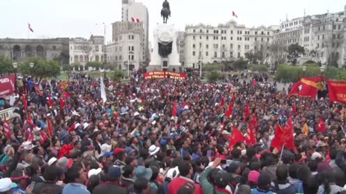 Peru: Striking teachers attempt march on Congress in Lima
