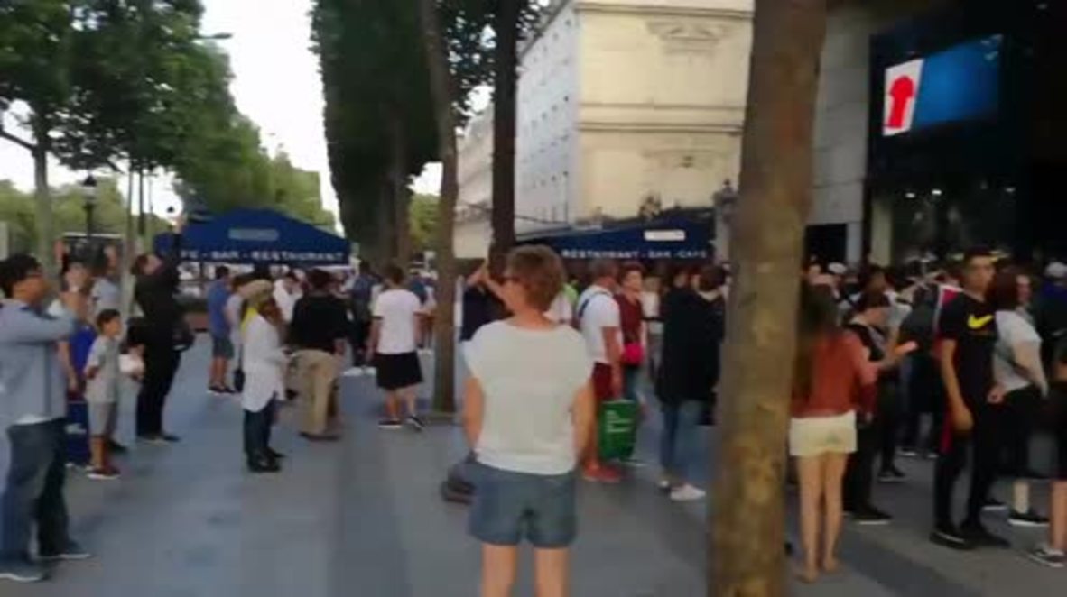 France: Fans flock to Paris St-Germain store after Neymar joins for world record €222m