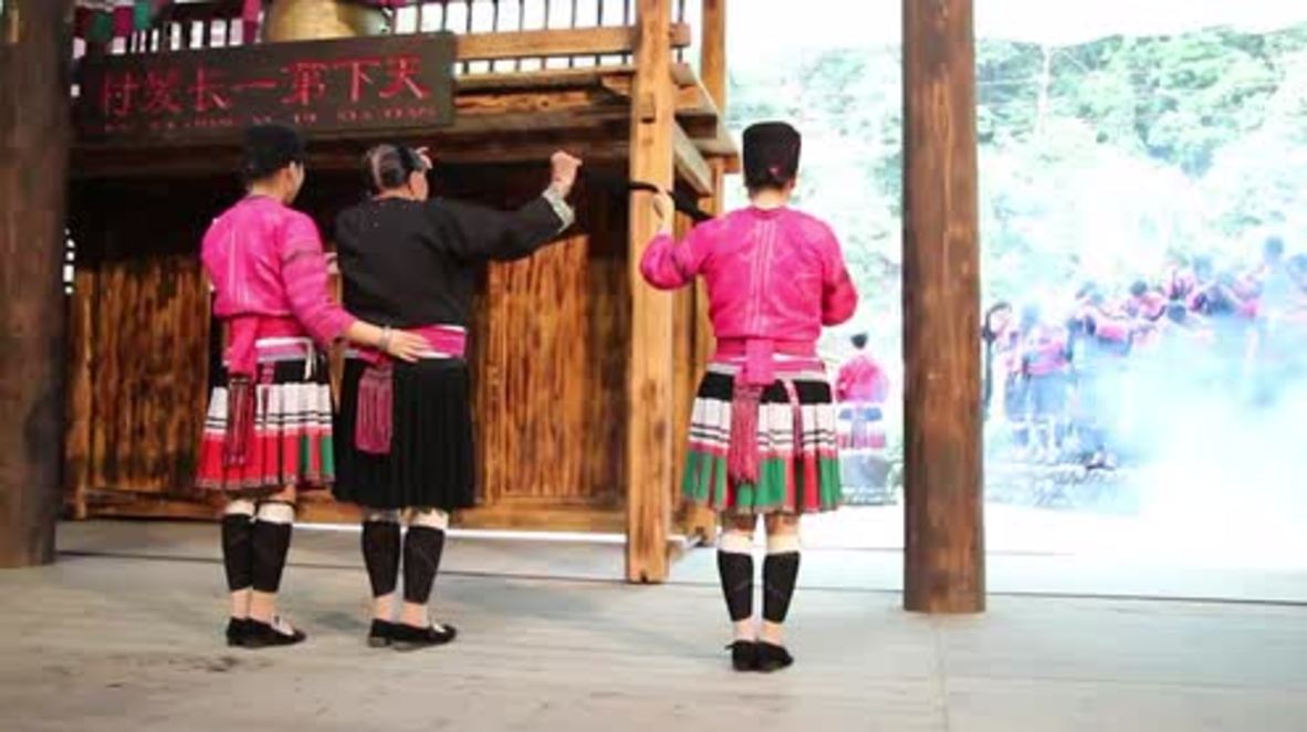 Hair-raising Yao women show off their long locks
