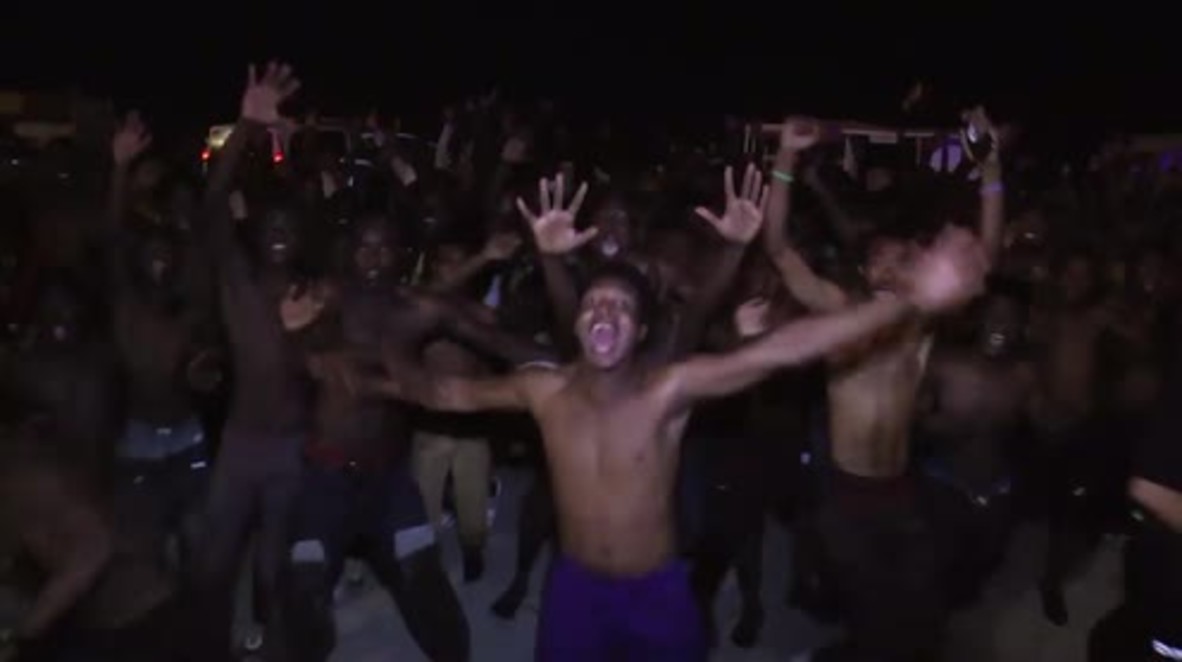 Spain: 300 migrants cross border into Ceuta