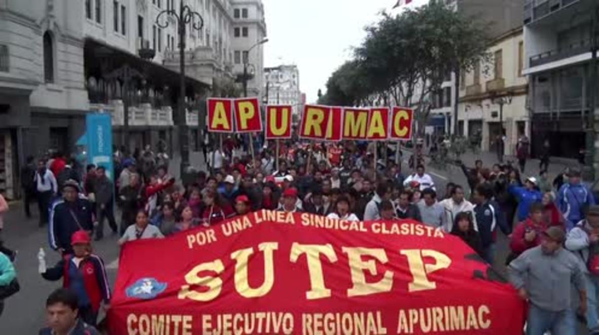 Peru: Thousands of teachers march in Lima to demand wage increases