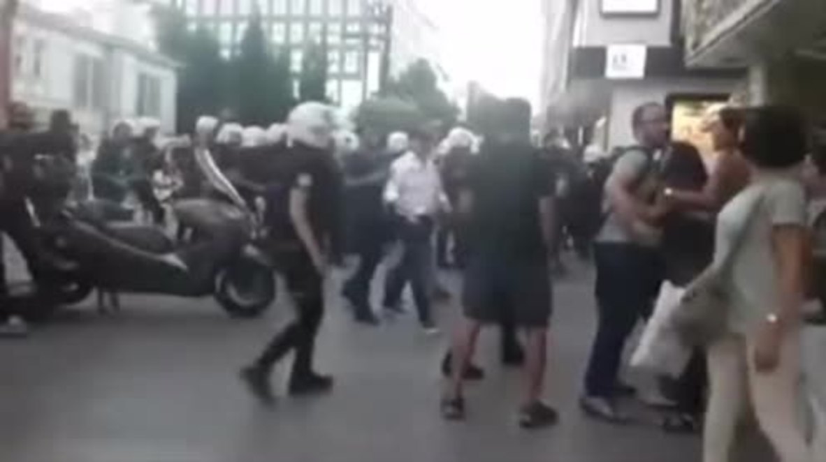 Turkey: Clashes and arrests in Istanbul as protesters demand release of jailed academics