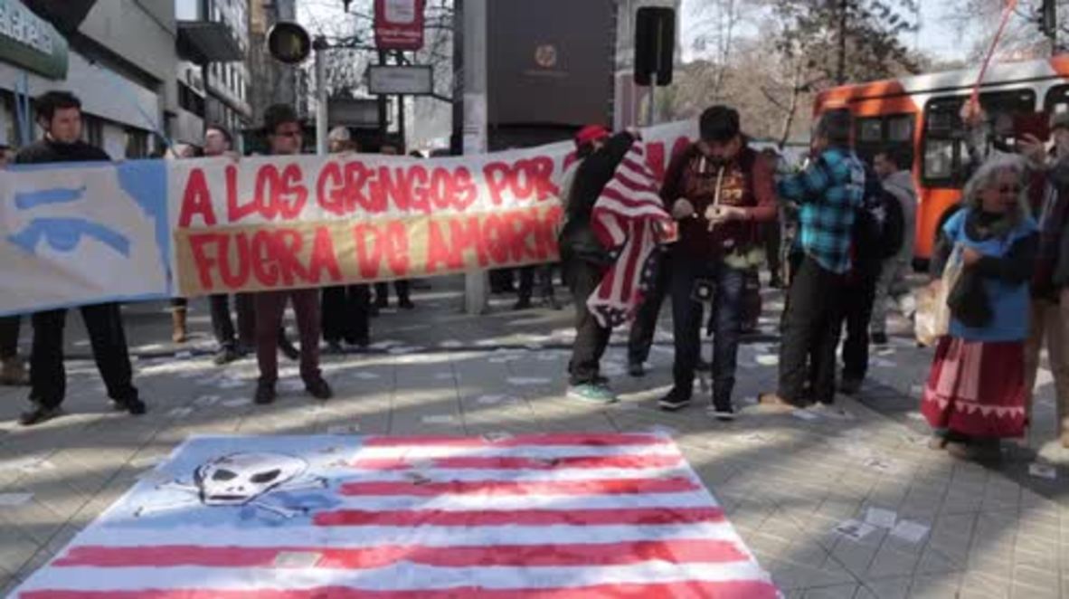 Chile: Protesters set fire to US flags upon Pence's visit to Santiago