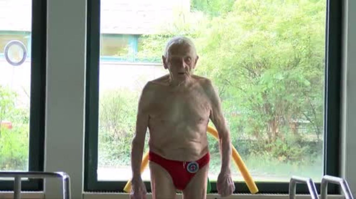 Swimming centenarian! Meet Leo, Berlin's 100 y/o swimming instructor