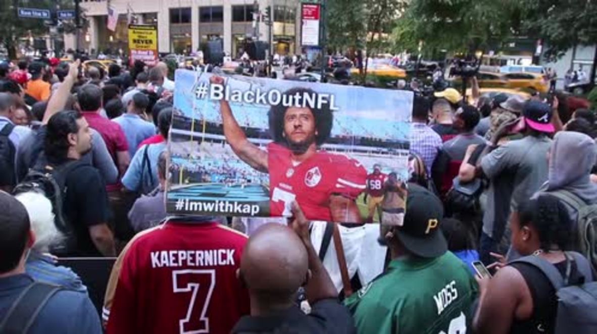 USA: 'BlackOutNFL' - Scores arrive outside NFL HQ to show solidarity with Colin Kaepernick