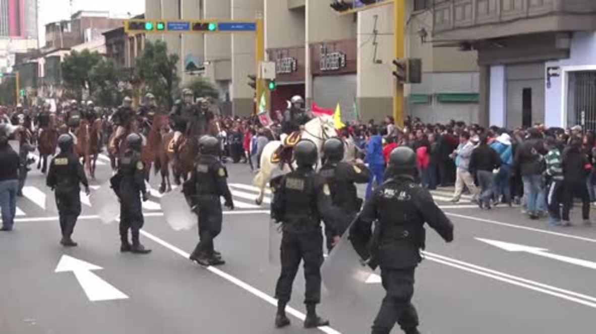 Peru: Tear gas fired upon striking teachers in Lima