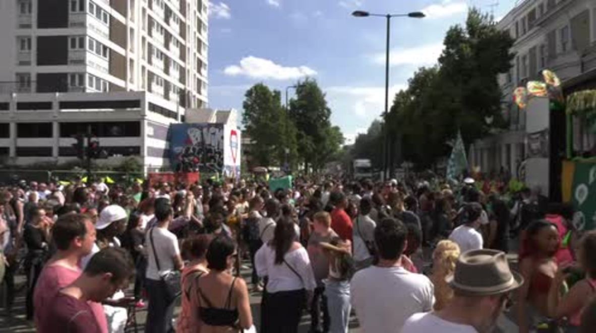 UK: Notting Hill carnival goers commemorate Grenfell Tower victims
