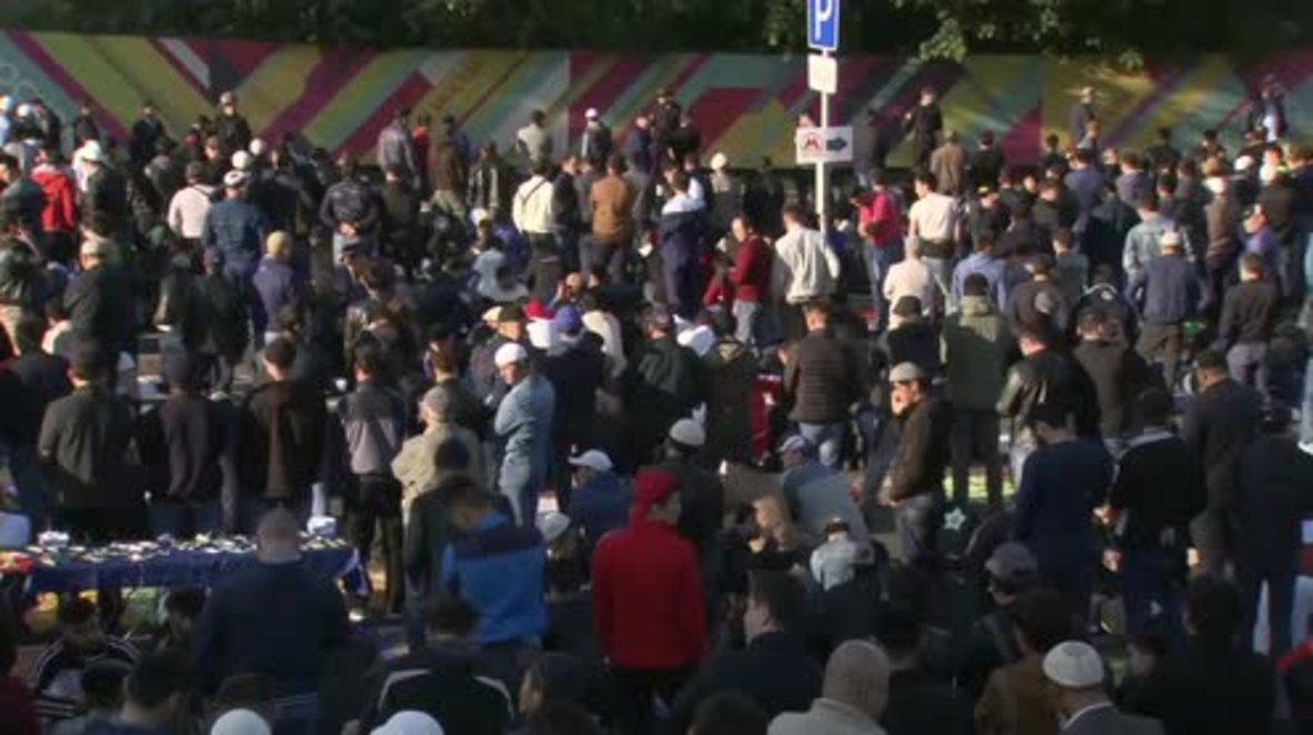 Russia: Thousands attend morning prayers in Moscow to celebrate Eid al-Adha