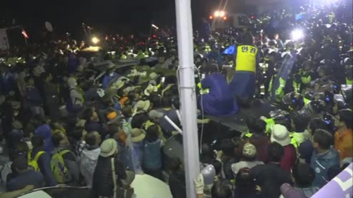 South Korea: Protesters and police scuffle in Seongju over THAAD missile launcher deployment