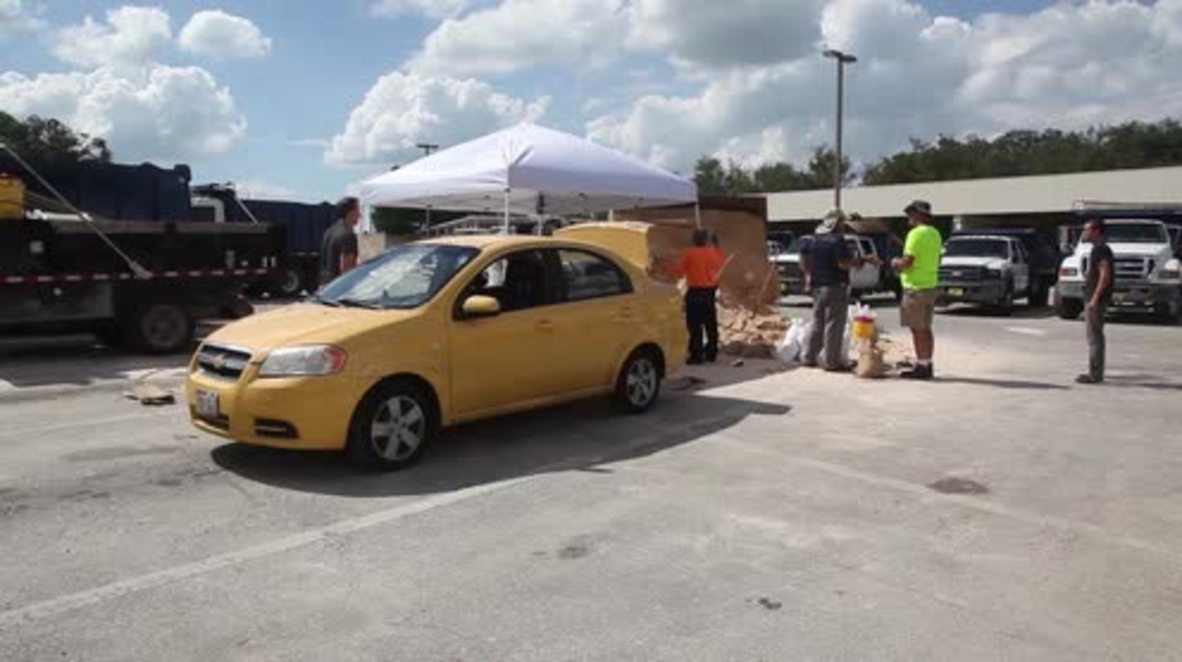 USA: 'It's better to be safe than sorry' - Orlando residents prepare for Irma