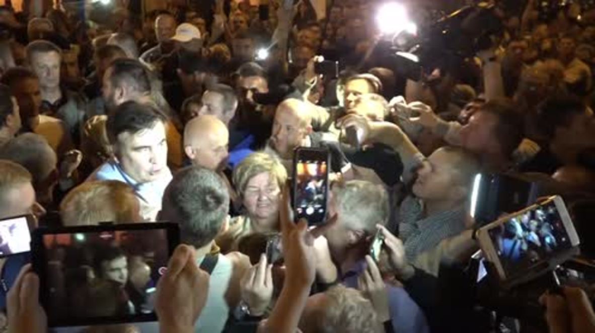 Ukraine: Supporters flank Saakashvili as he makes his way through Lviv