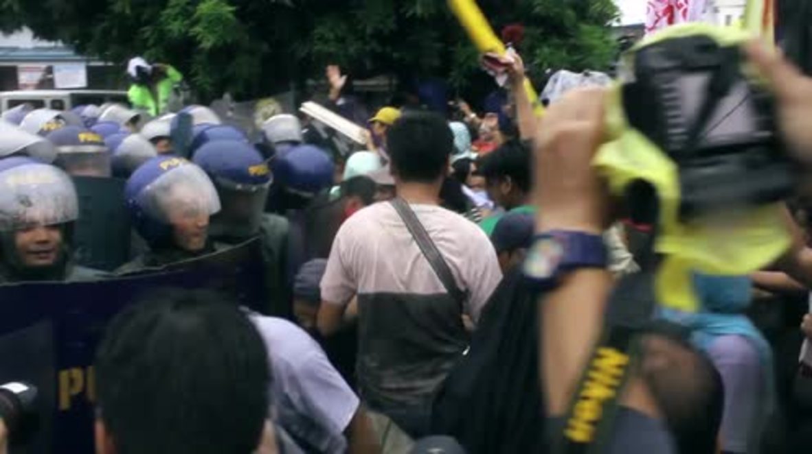 Philippines: Protesters battle police as Duterte declares Marcos’ birthday a regional holiday