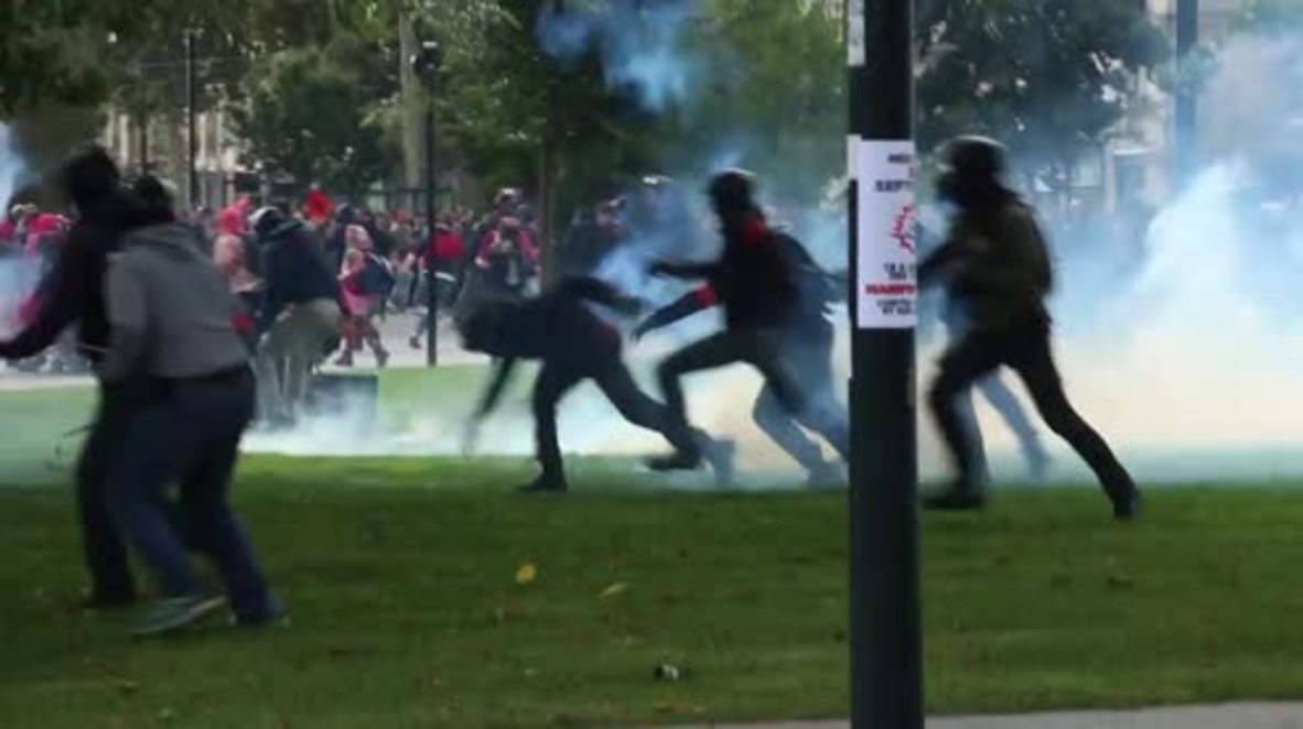 France: Running battles between police and protesters at Nantes anti-labour law demo