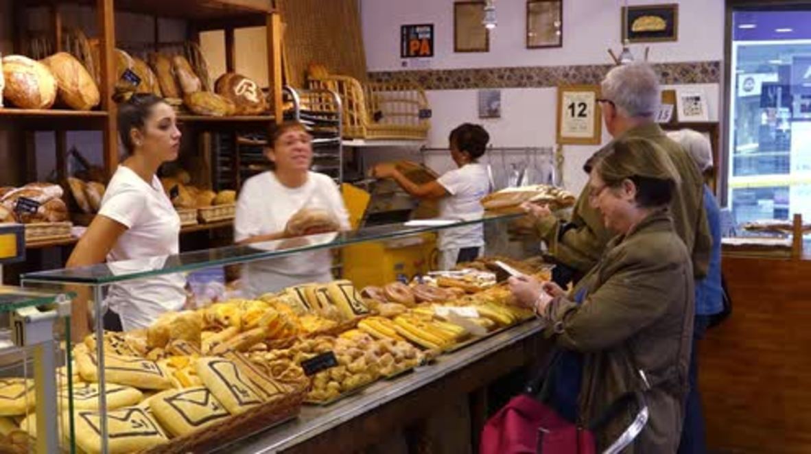 IndiPANdence crazy bakery asks customers if they want to break-off from Spain